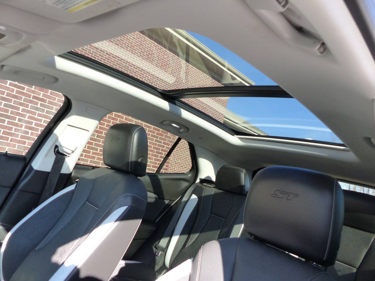 Used 2025 Buick Envision Sport Touring AWD/4WD image 37