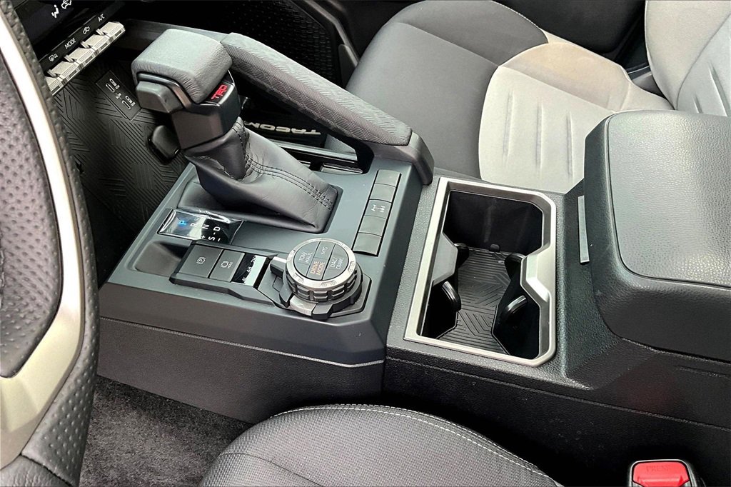 Used 2025 Toyota Tacoma TRD Off-Road image 17