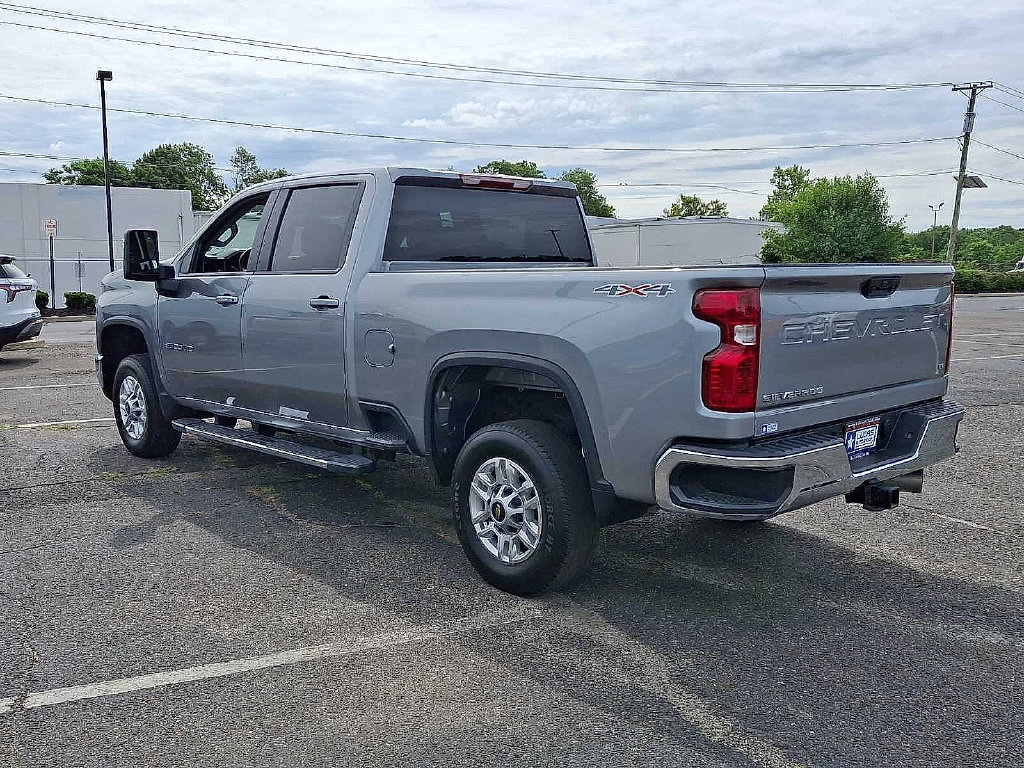 Used 2025 Chevrolet Silverado 2500 LT w/ Convenience Package AWD/4WD image 8