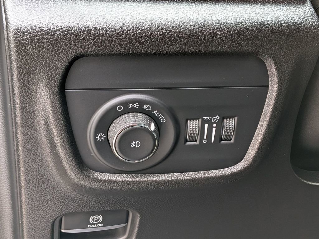 Used 2023 Jeep Grand Cherokee Overland image 16