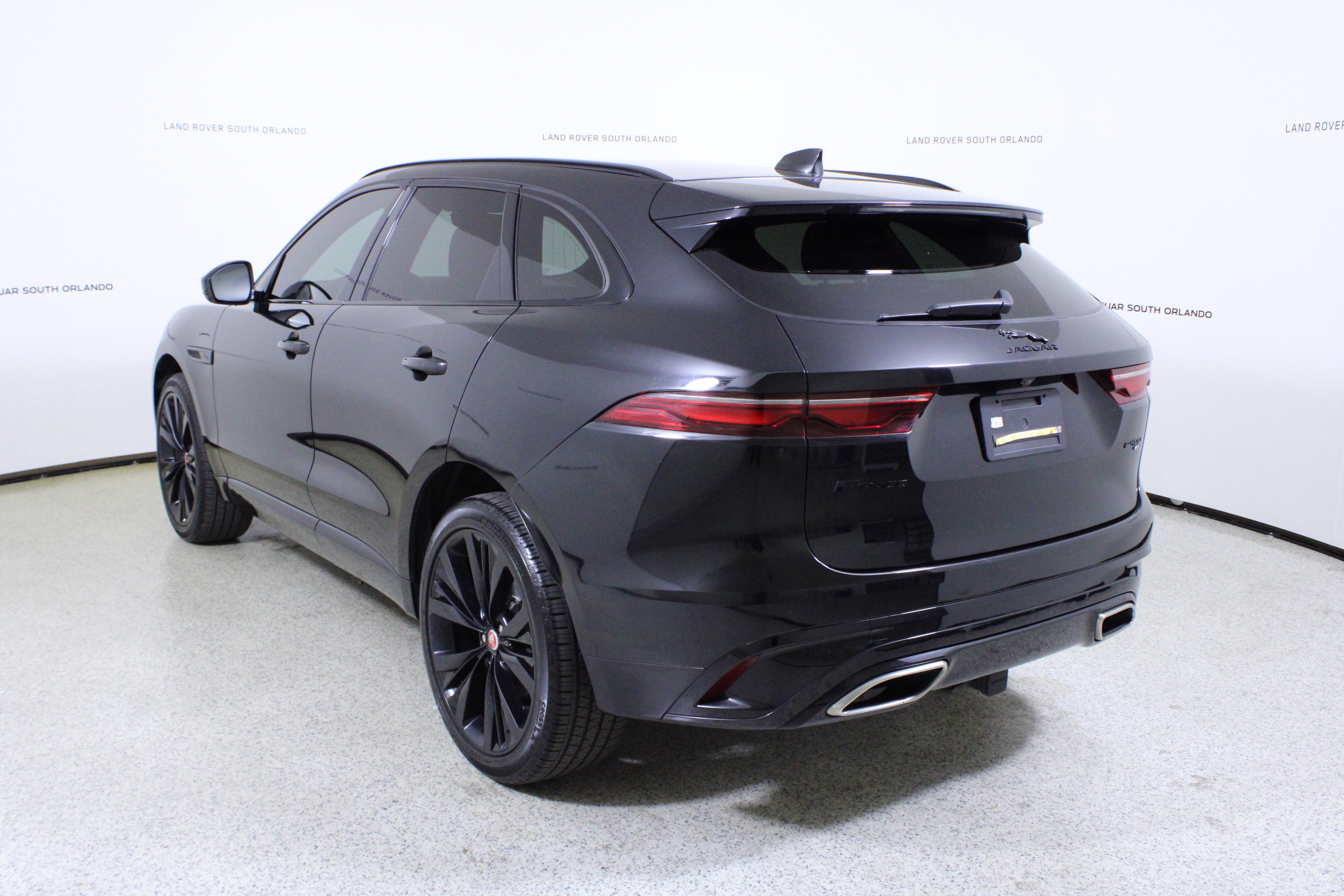Used 2023 Jaguar F-PACE R-Dynamic S image 5