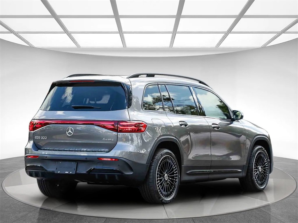 Used 2024 Mercedes-Benz EQB 300 4MATIC image 4