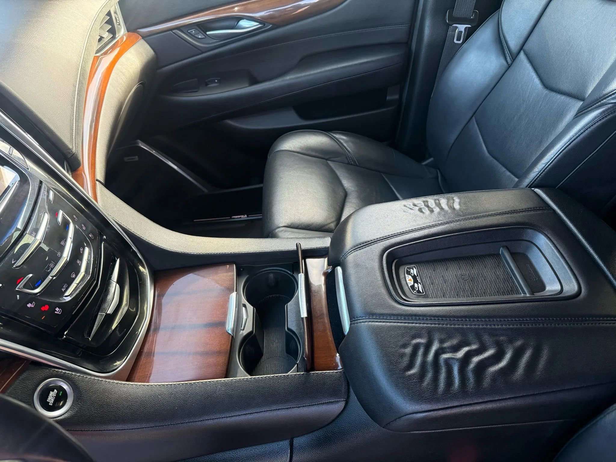 Used 2017 Cadillac Escalade ESV Luxury image 14