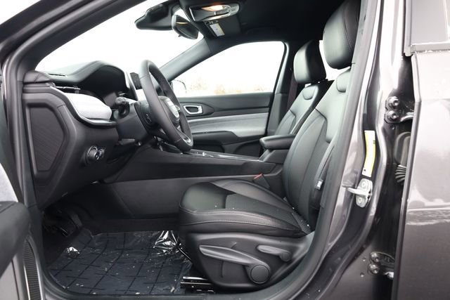 Used 2024 Jeep Compass Latitude image 13