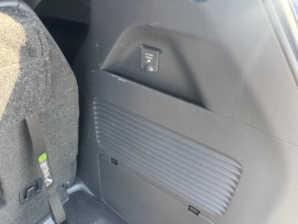 Used 2026 Toyota Sienna Platinum AWD/4WD image 17