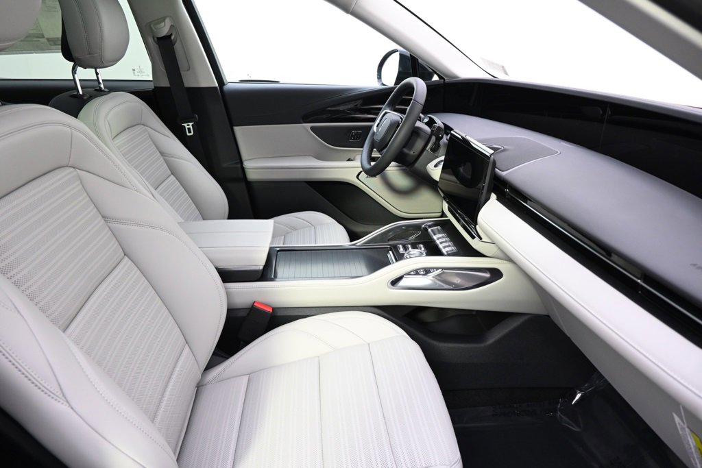 New 2026 Lincoln Nautilus Reserve image 16