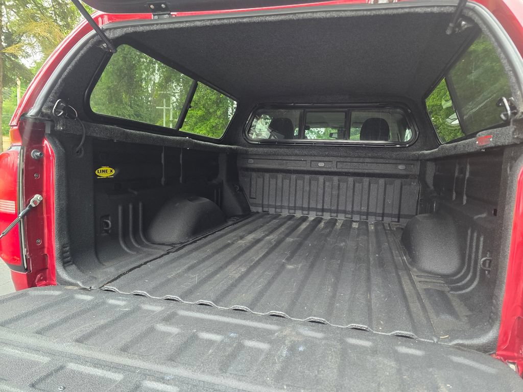 Used 2017 Chevrolet Colorado Z71 AWD/4WD image 16