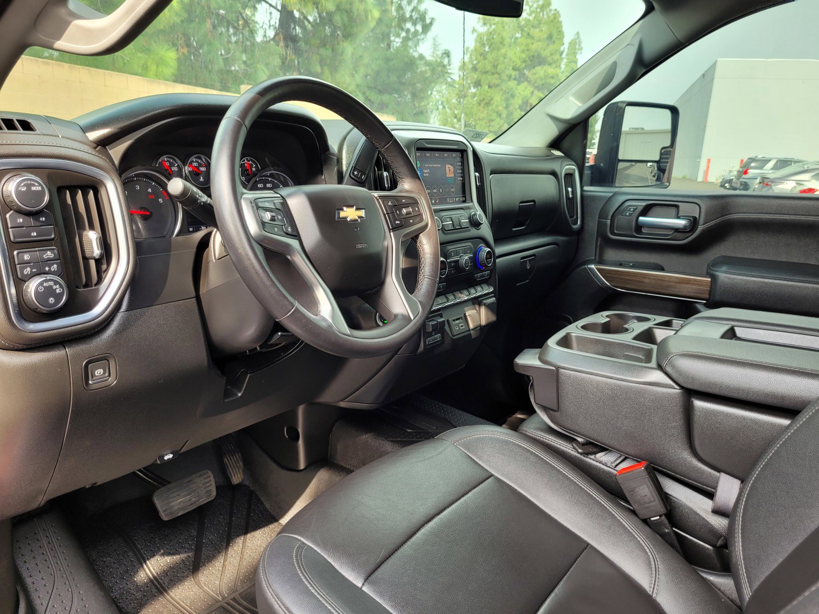 Used 2021 Chevrolet Silverado 2500 LT w/ Convenience Package image 9