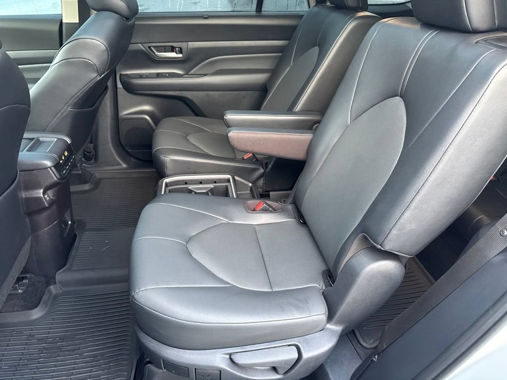 Used 2025 Toyota Grand Highlander AWD Hybrid image 6