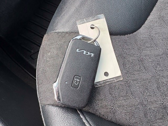 Used 2022 Kia Niro LXS FWD image 28