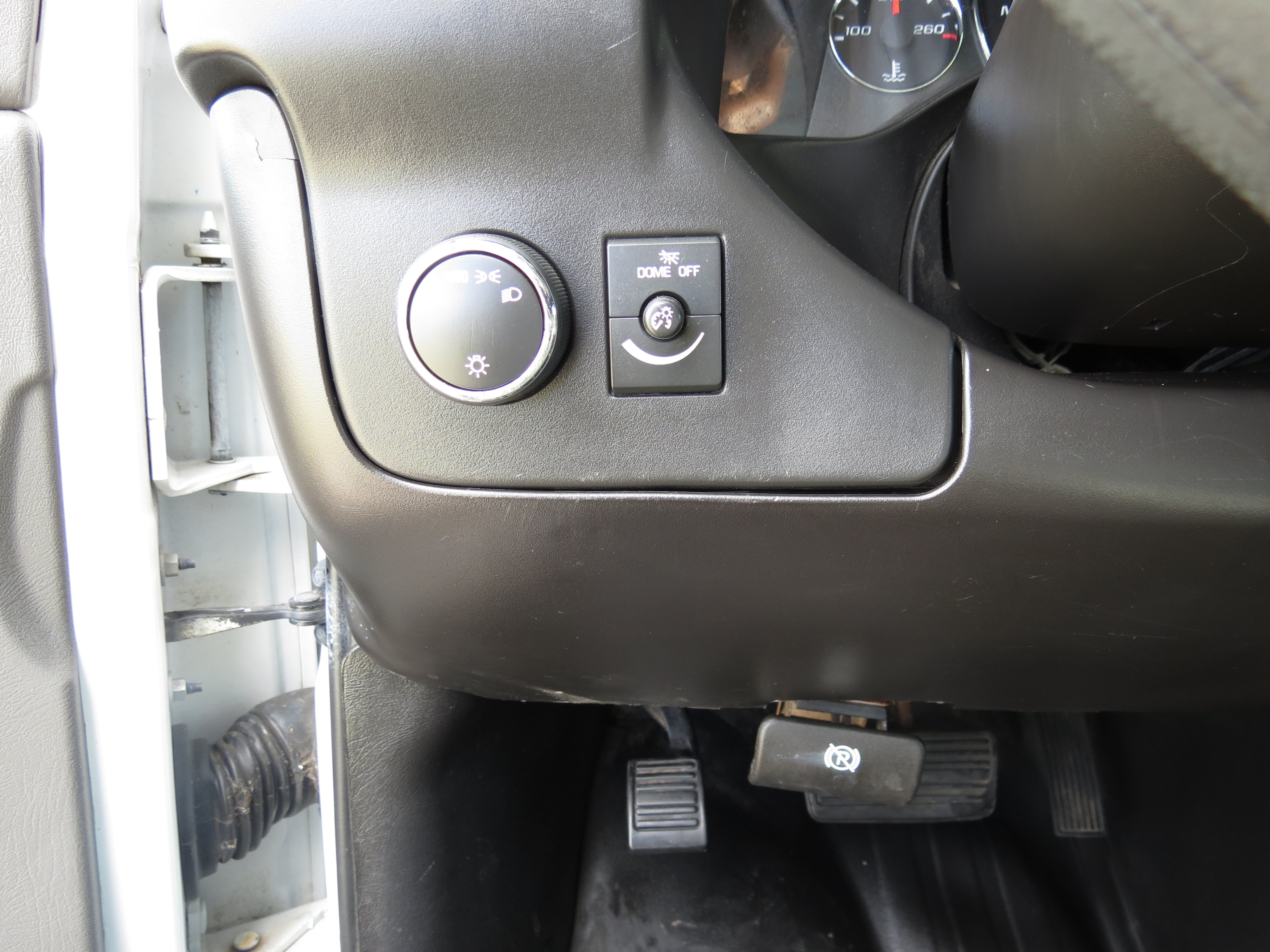 Used 2014 Chevrolet Express 2500 RWD image 11