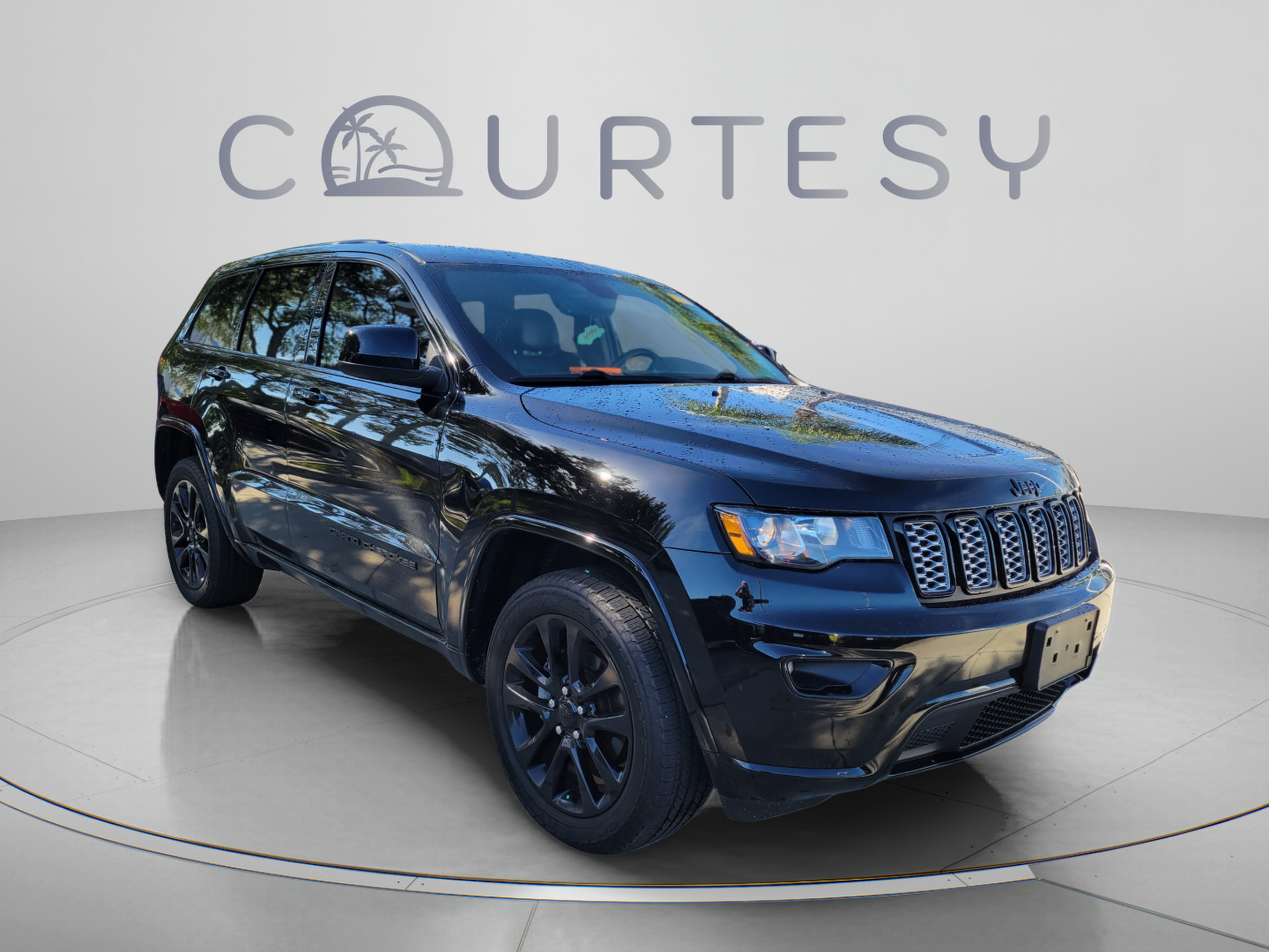 Used 2020 Jeep Grand Cherokee Altitude AWD/4WD image 4