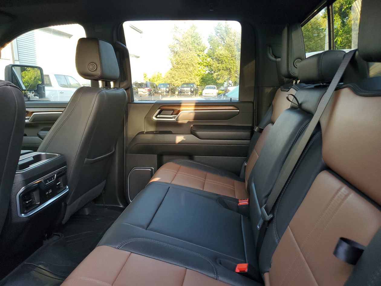 Used 2025 Chevrolet Silverado 3500 High Country w/ High Country Premium Package AWD/4WD image 11