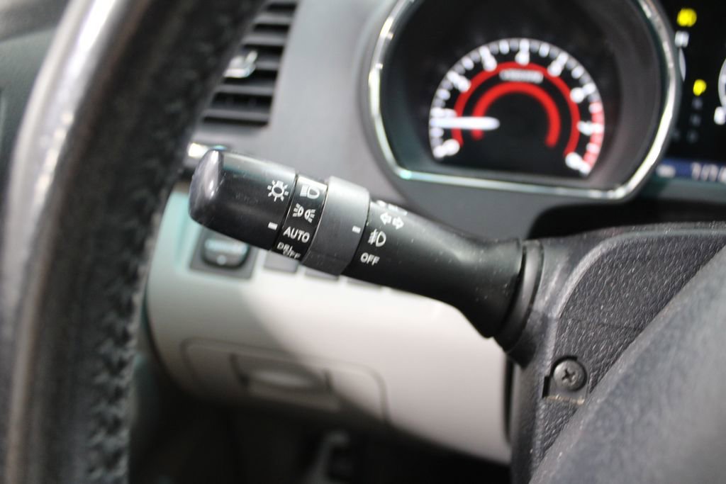 Used 2012 Toyota Highlander SE image 30