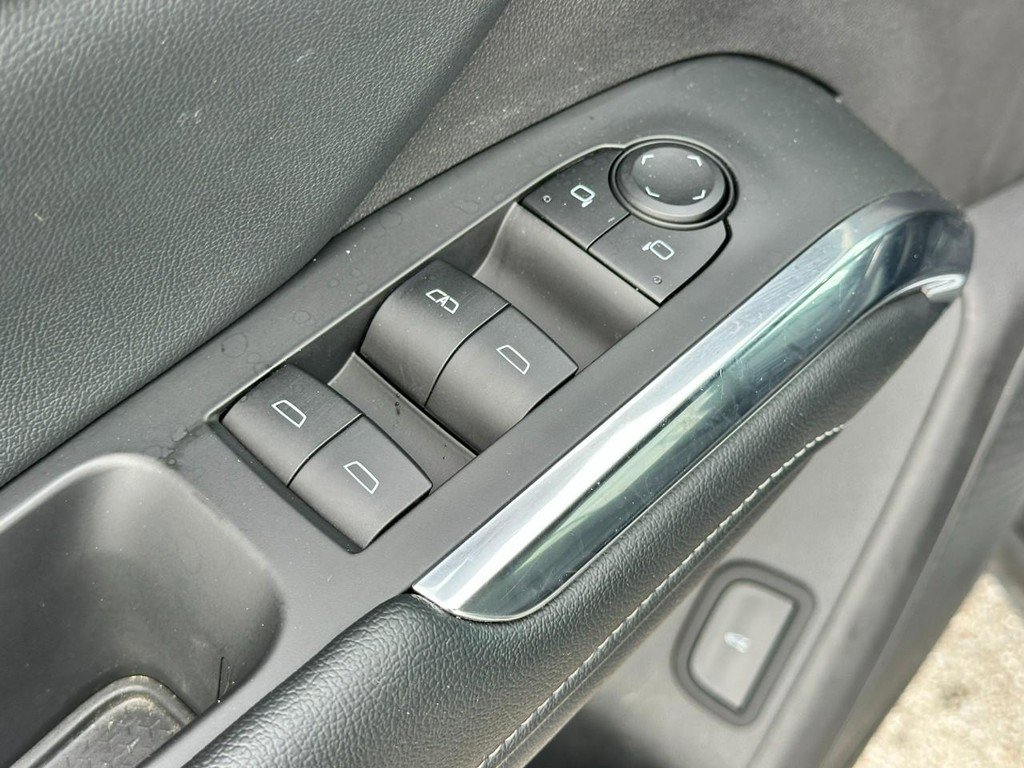 Used 2025 Chevrolet Traverse LT image 18