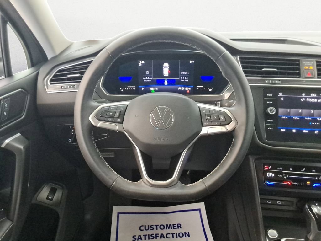 Certified 2022 Volkswagen Tiguan SE image 14