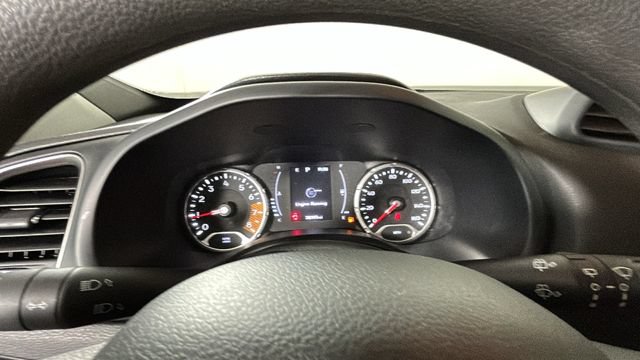 Used 2023 Jeep Renegade Latitude AWD/4WD image 17