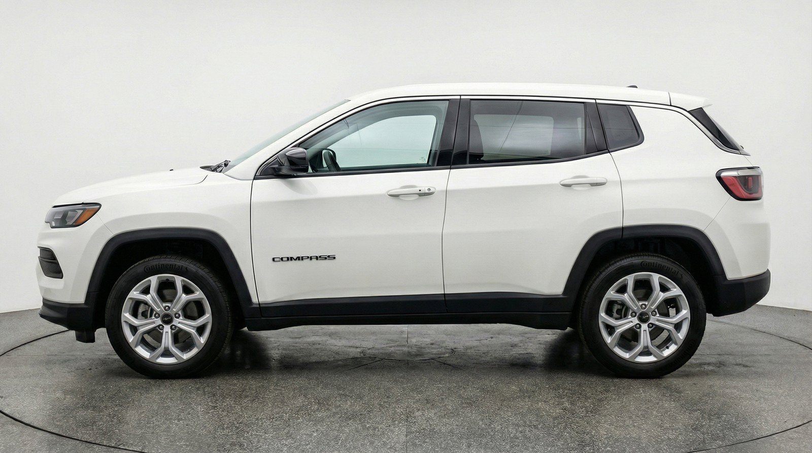 Used 2025 Jeep Compass Latitude AWD/4WD image 5
