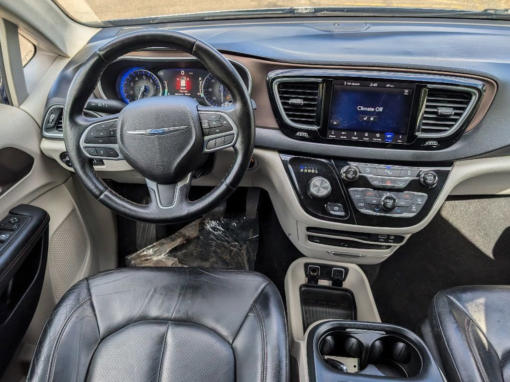 Used 2018 Chrysler Pacifica Touring-L Plus FWD image 22