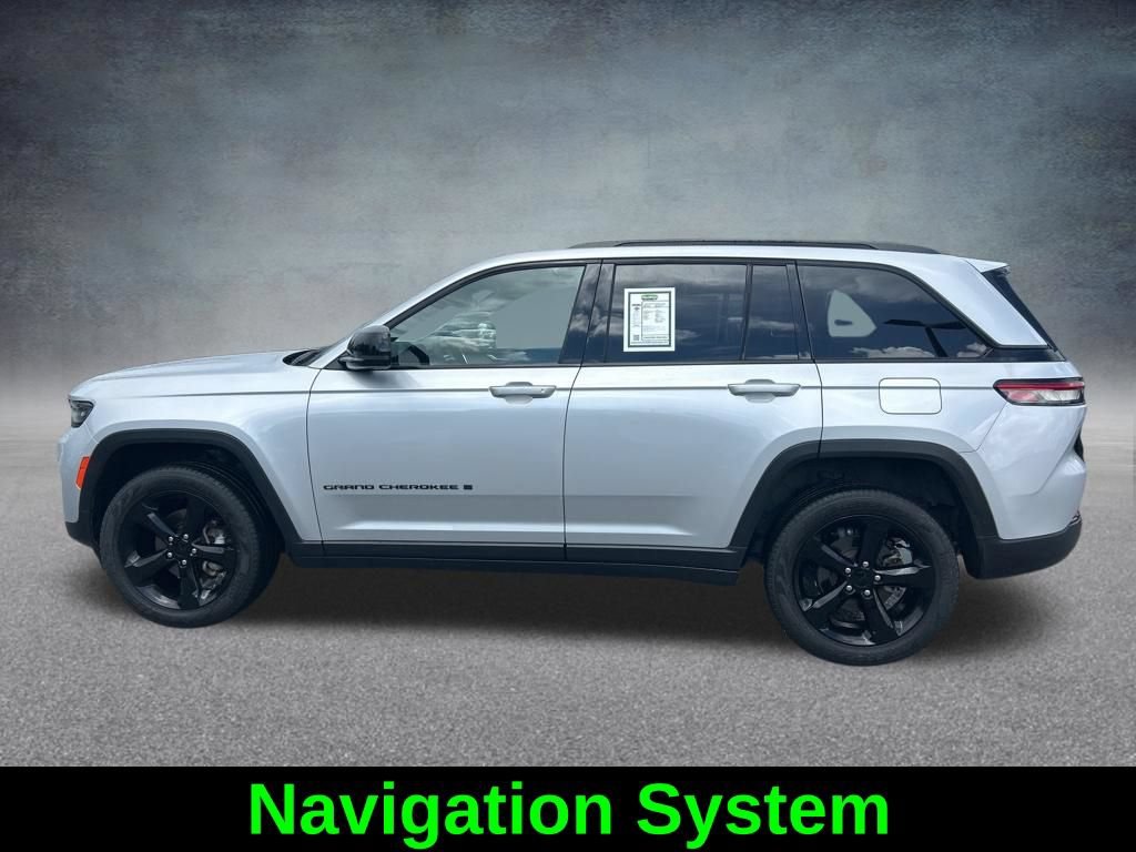 Certified 2024 Jeep Grand Cherokee Limited w/ Black Appearance Package RWD image 8