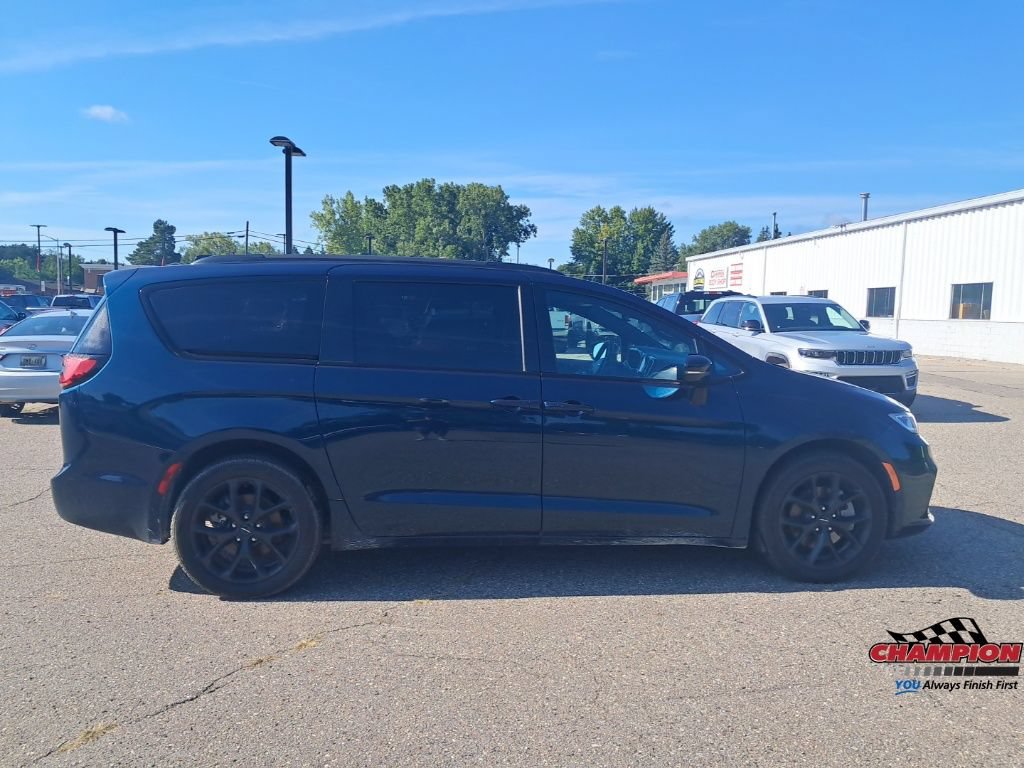 Used 2023 Chrysler Pacifica Limited w/ Uconnect Theater Family Group AWD/4WD image 8