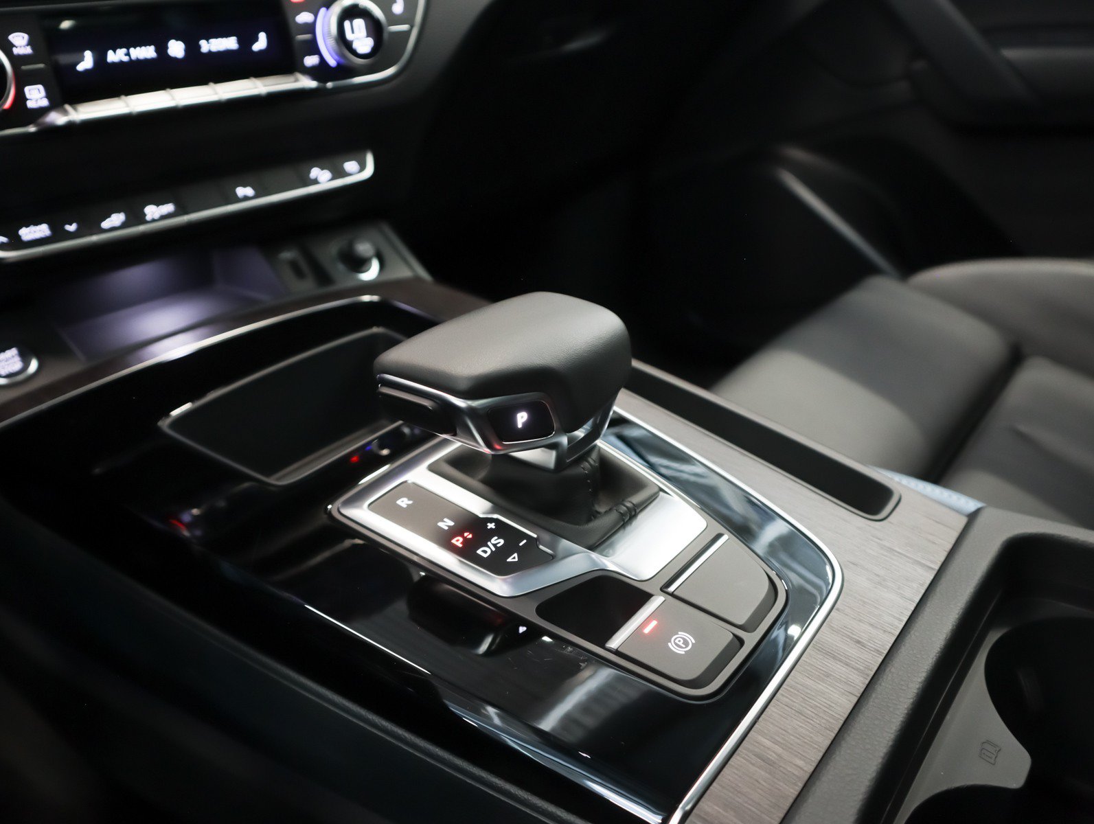 Used 2024 Audi Q5 e Premium w/ Convenience Package AWD/4WD image 19