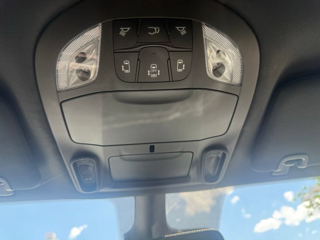 New 2027 Chrysler Pacifica Limited w/ Family Tech Group FWD image 29