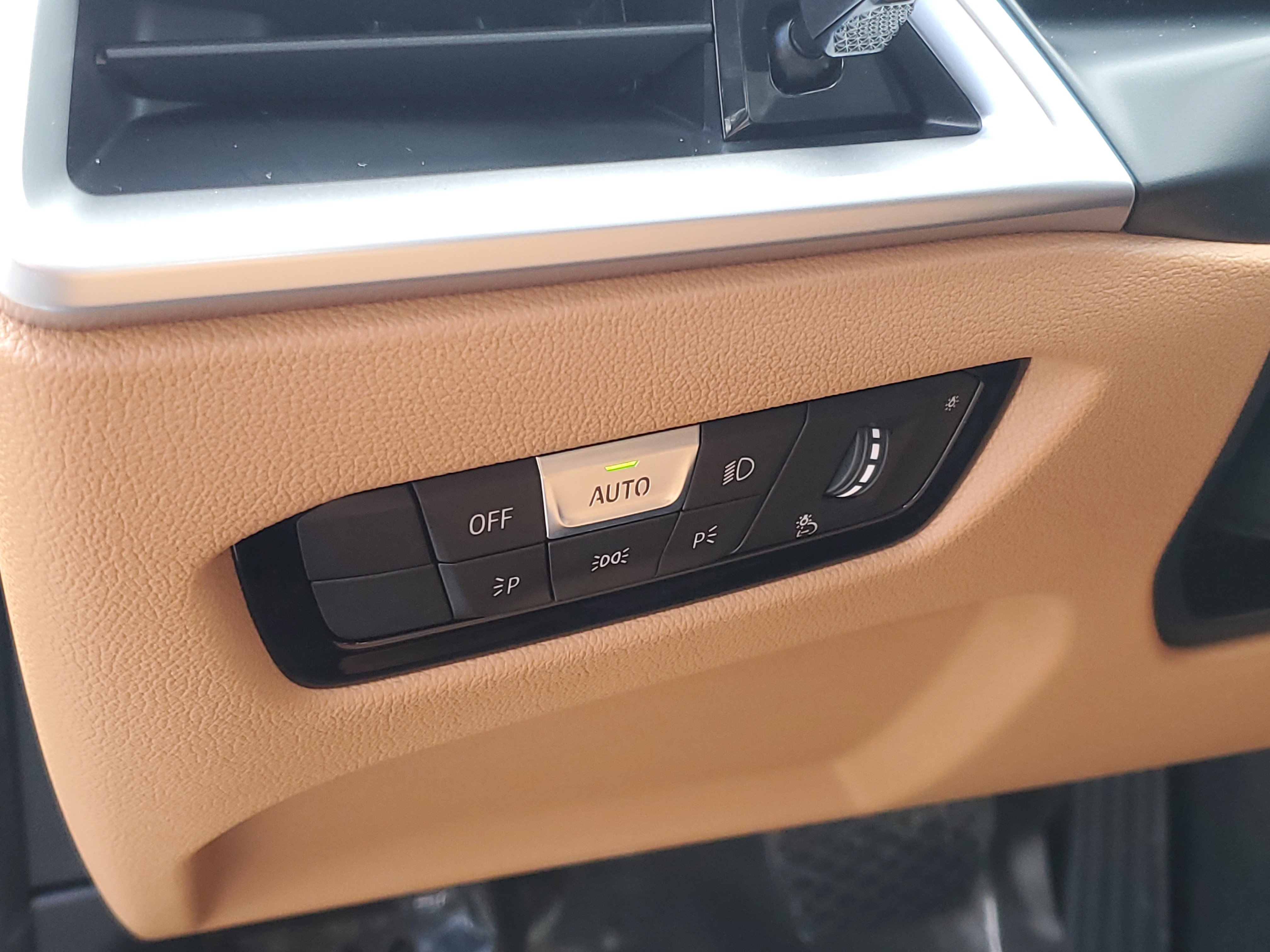 New 2026 BMW 330i xDrive Sedan w/ Premium Package image 11