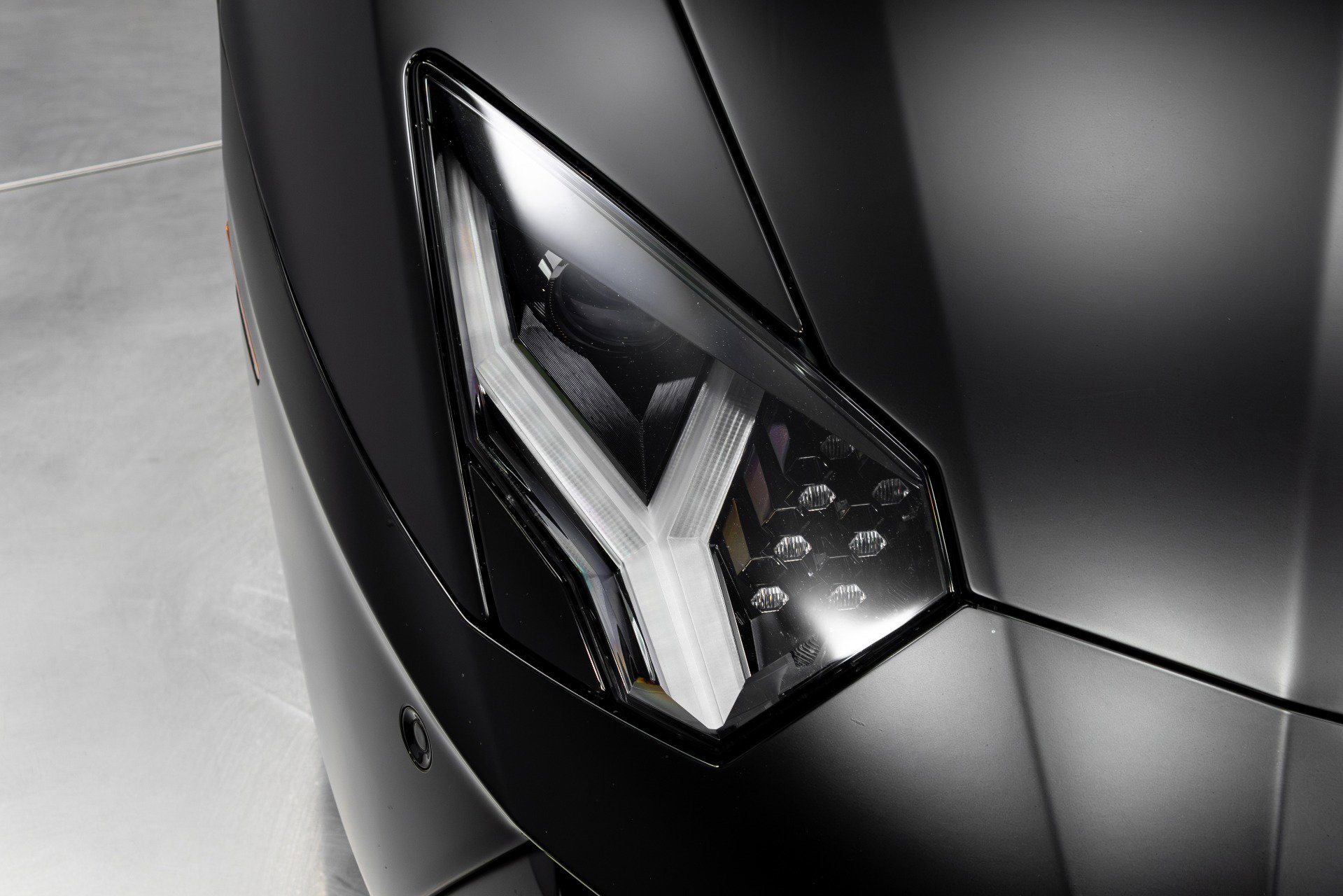 Used 2014 Lamborghini Aventador LP 700-4 image 40