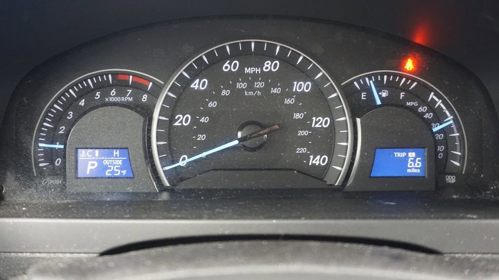 Used 2013 Toyota Camry LE image 42