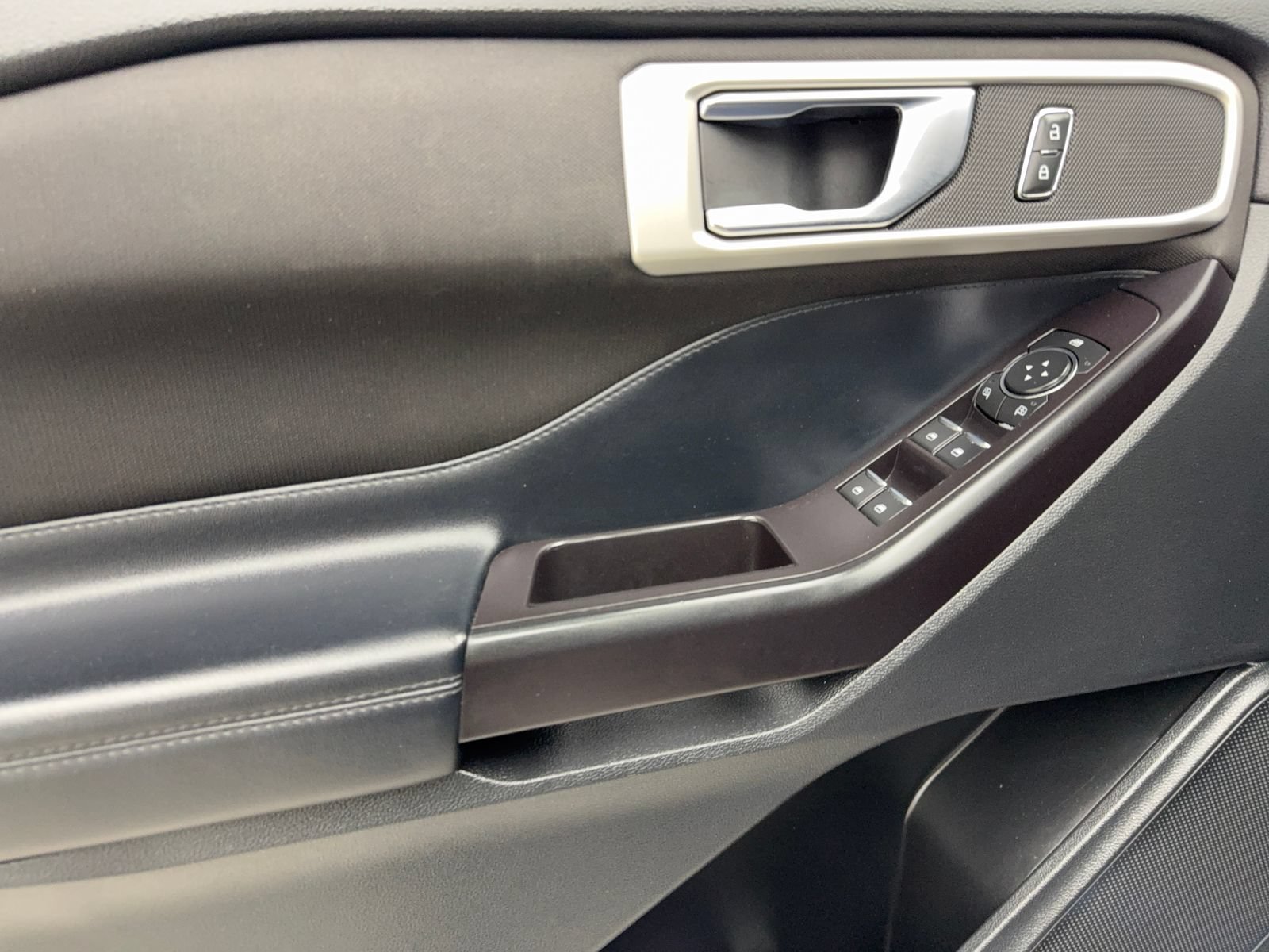 Used 2020 Ford Explorer XLT AWD/4WD image 34