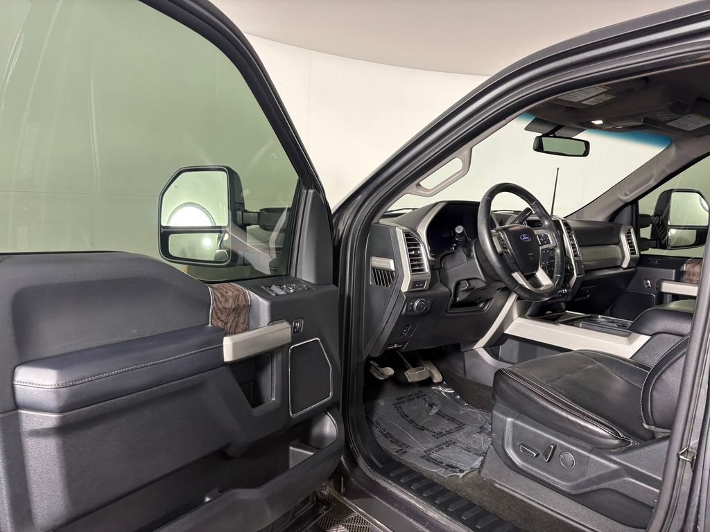 Used 2017 Ford F250 Lariat w/ Lariat Value Package AWD/4WD image 9
