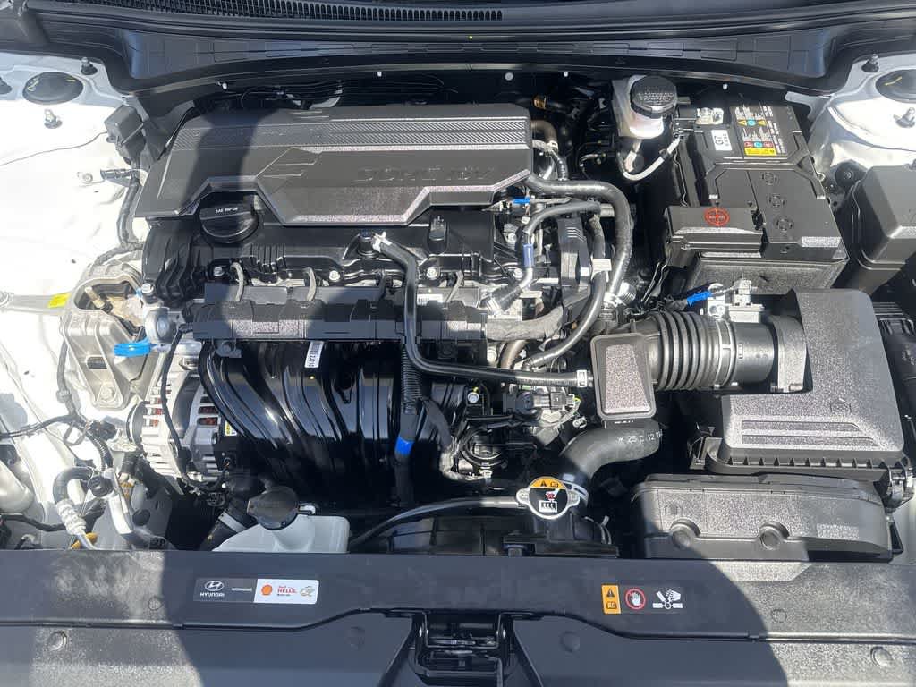 Used 2025 Hyundai Elantra SE FWD image 12