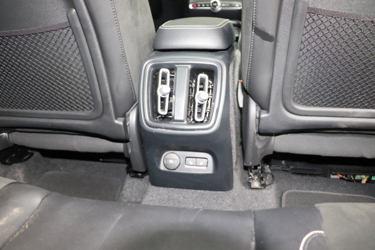 Used 2021 Volvo XC40 T5 R-Design w/ Advanced Package image 32