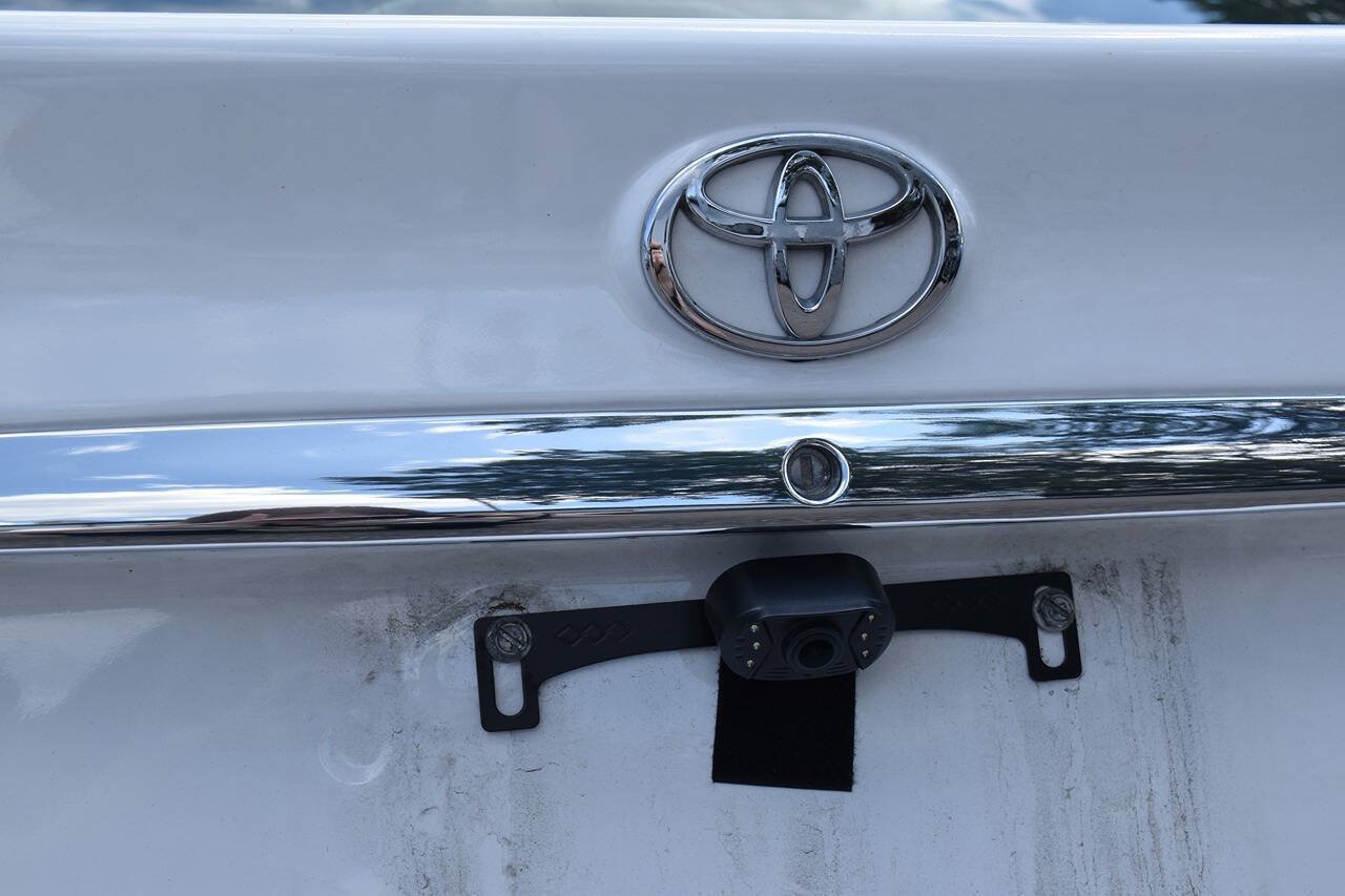 Used 2004 Toyota Camry XLE w/ VSC & Side Airbag Pkg FWD image 11