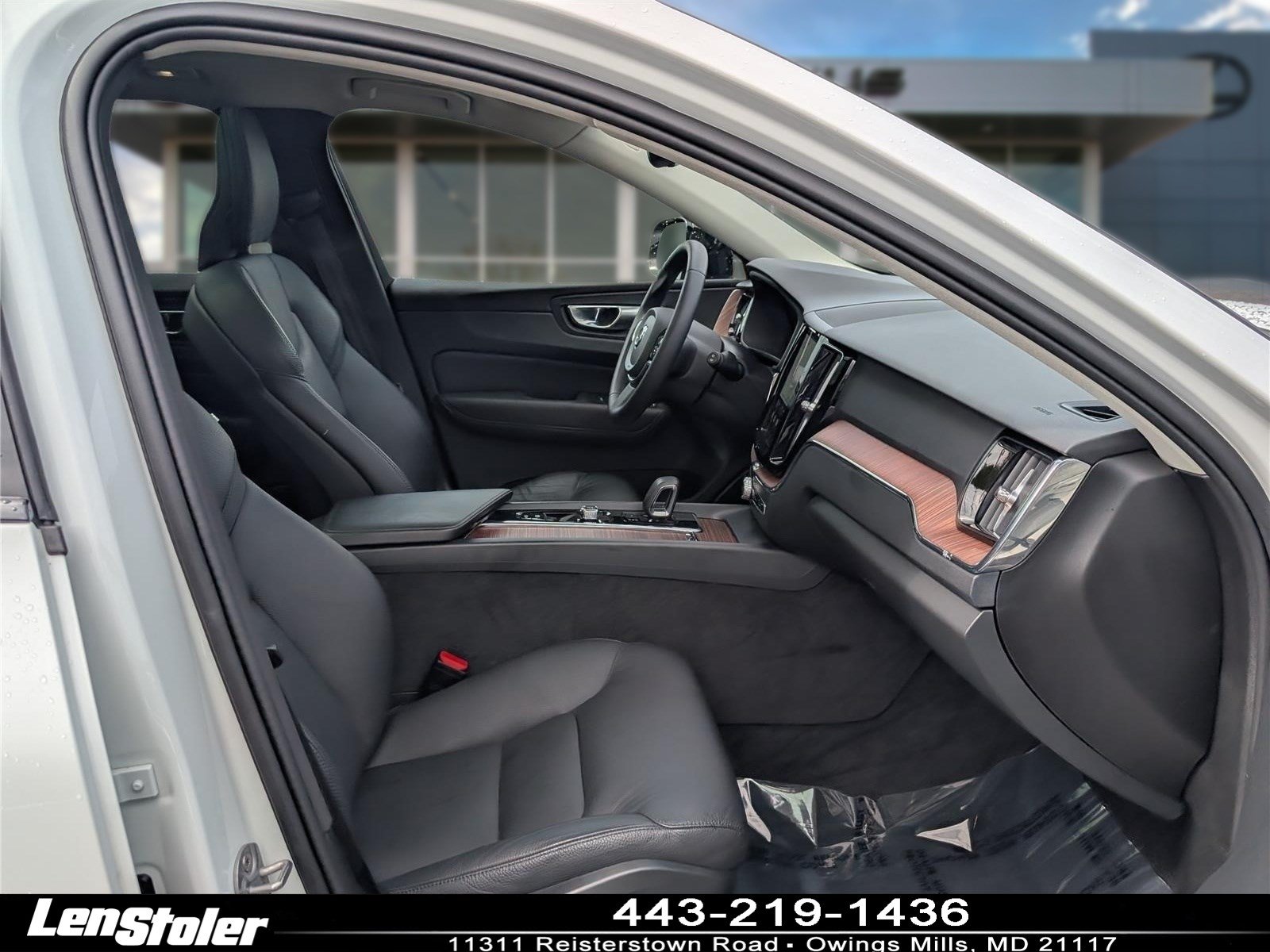 Used 2024 Volvo XC60 B5 Plus w/ Protection Package Premier AWD/4WD image 11