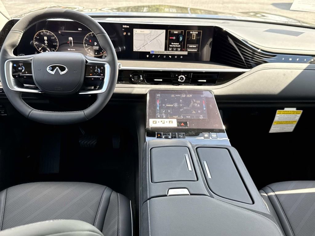 New 2026 INFINITI QX80 Luxe image 2