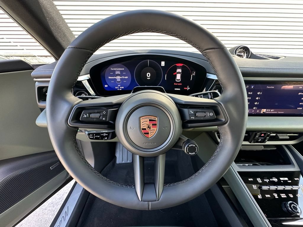 Used 2026 Porsche Macan Electric RWD image 16