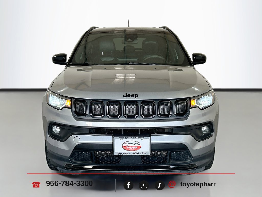 Used 2022 Jeep Compass Latitude FWD image 2
