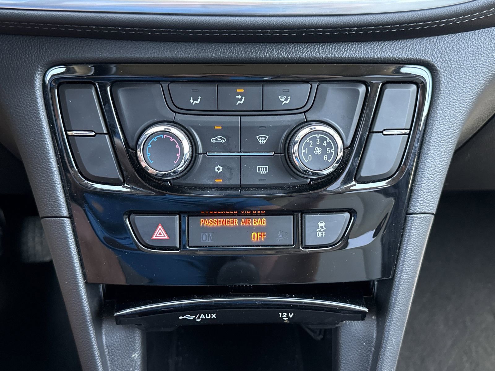 Used 2022 Buick Encore Preferred w/ Safety Package FWD image 23