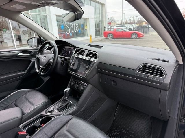Used 2018 Volkswagen Tiguan SEL Premium w/ 3rd Row Seat Package image 22