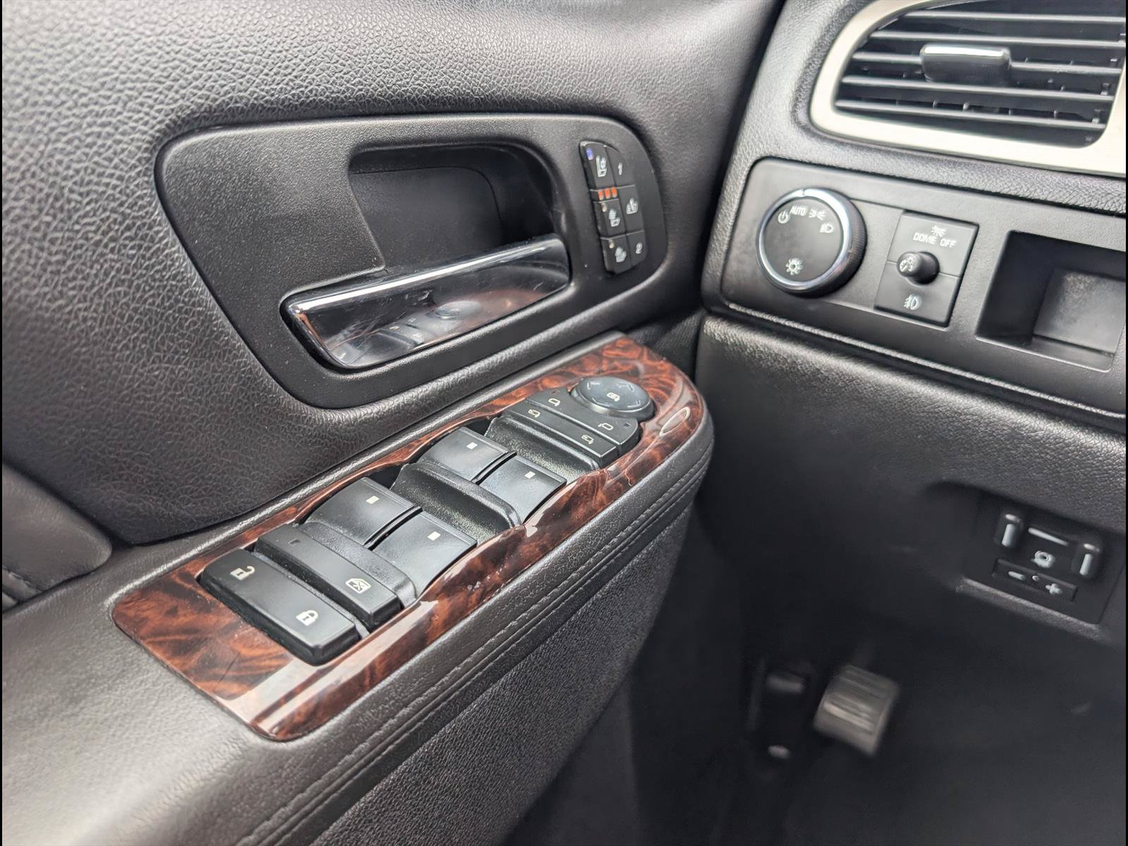 Used 2014 GMC Yukon Denali AWD/4WD image 19