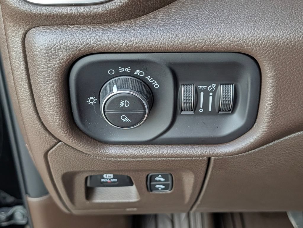 Used 2025 RAM 1500 Laramie w/ Laramie Southwest Edition AWD/4WD image 23