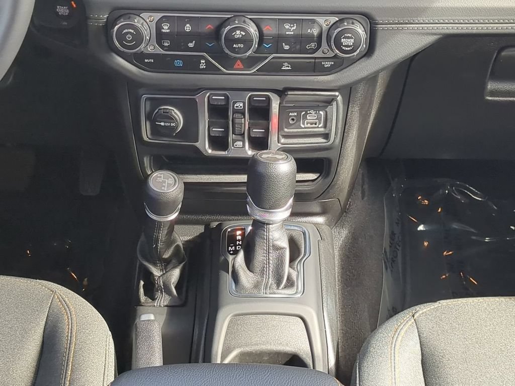 Used 2025 Jeep Wrangler Unlimited Sahara AWD/4WD image 19