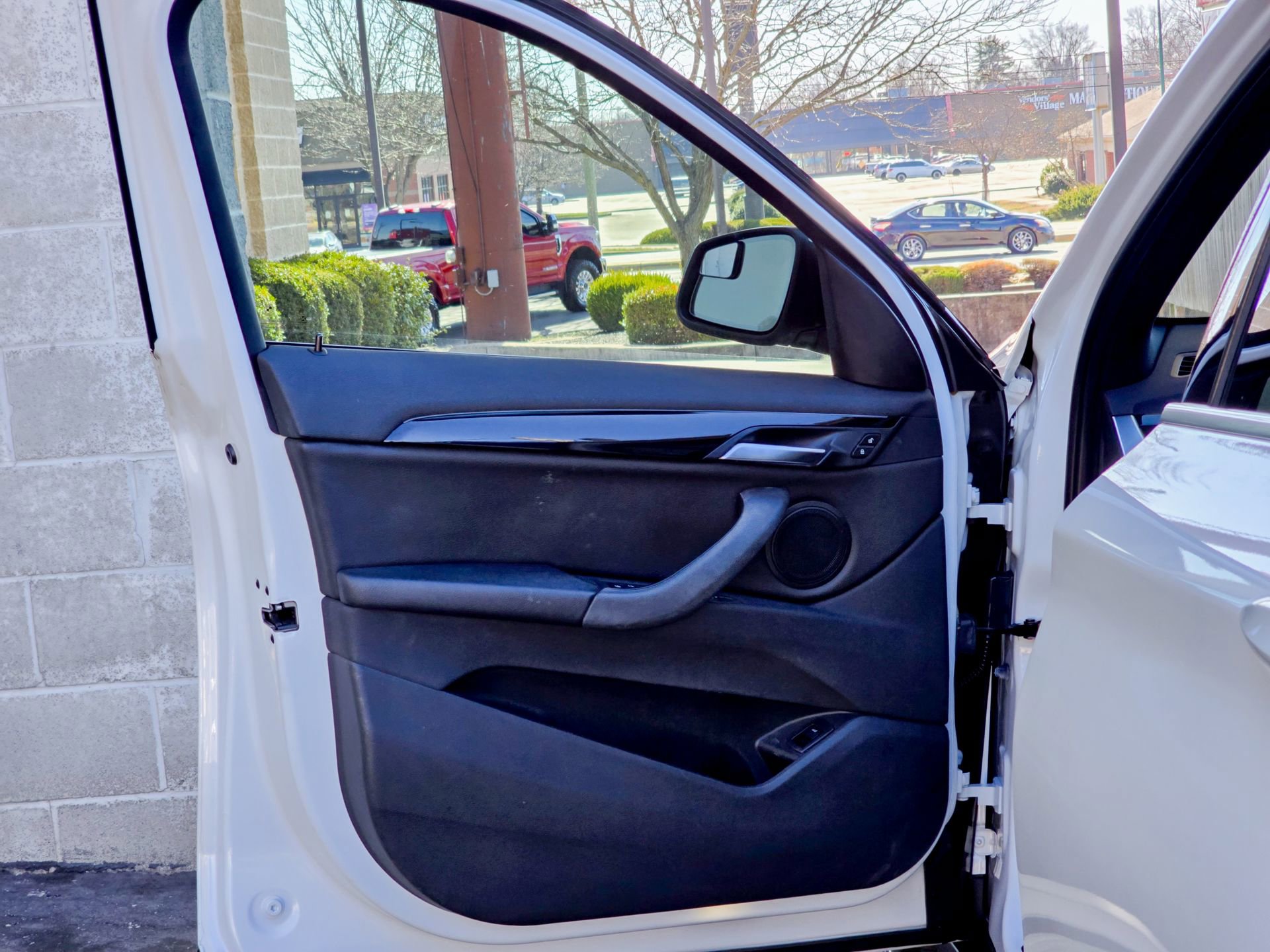 Used 2018 BMW X1 xDrive28i w/ Premium Package image 23