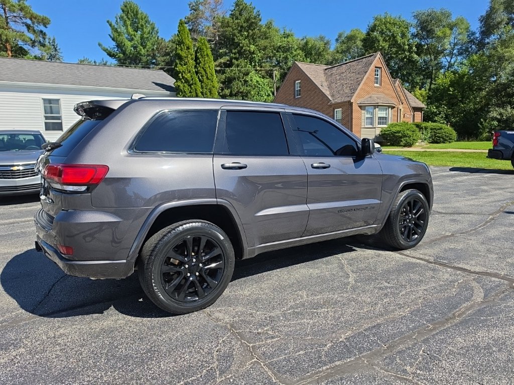 Used 2017 Jeep Grand Cherokee Altitude AWD/4WD image 5
