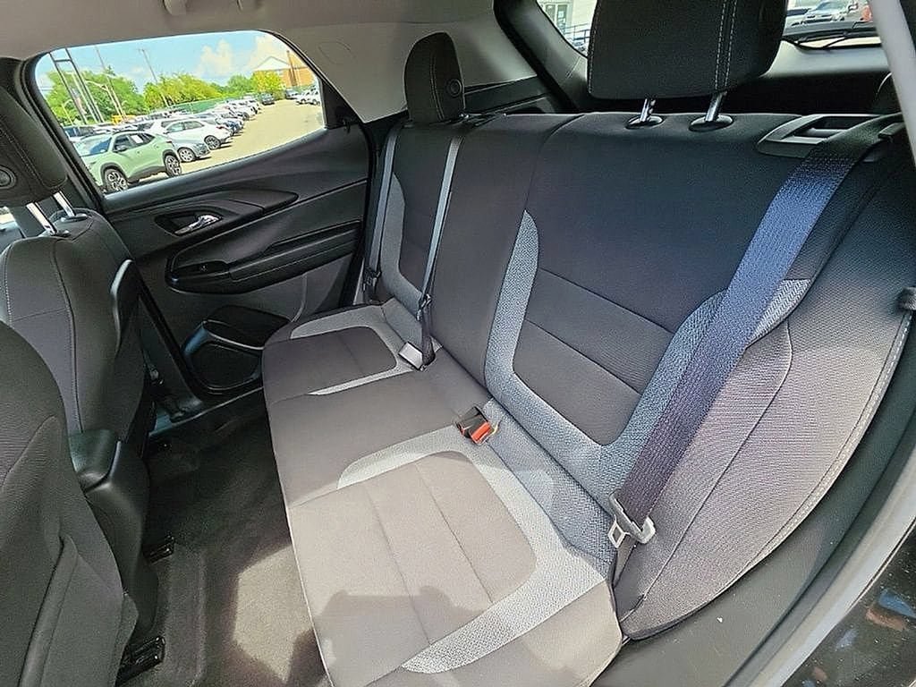 Used 2023 Chevrolet TrailBlazer LT FWD image 23