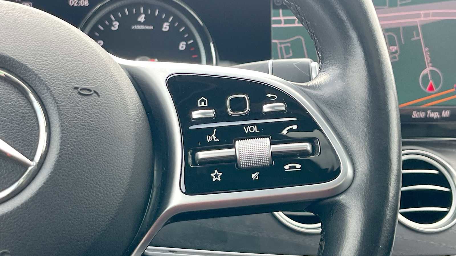 Certified 2019 Mercedes-Benz E 300 4MATIC image 40