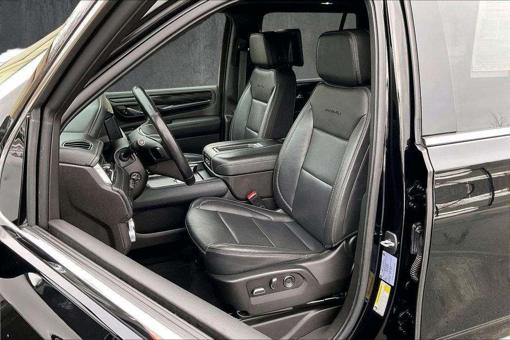 Used 2021 GMC Yukon Denali w/ Denali Ultimate Package image 21