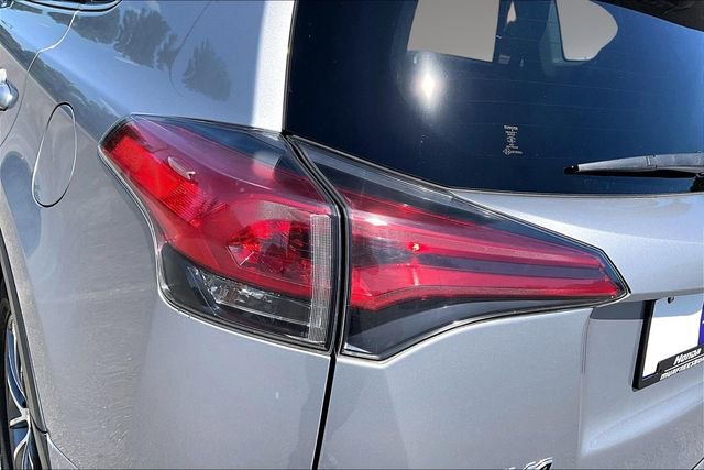 Used 2017 Toyota RAV4 XLE w/ All Weather Liner Package AWD/4WD image 21